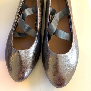 Old Navy silver ballet flats